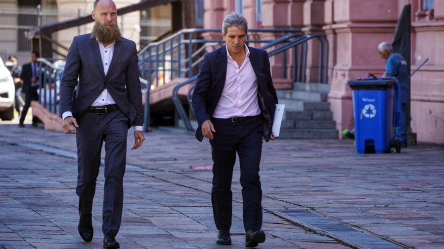 Milei dilata sus medidas y le deja a Caputo el alcance de la "motosierra"