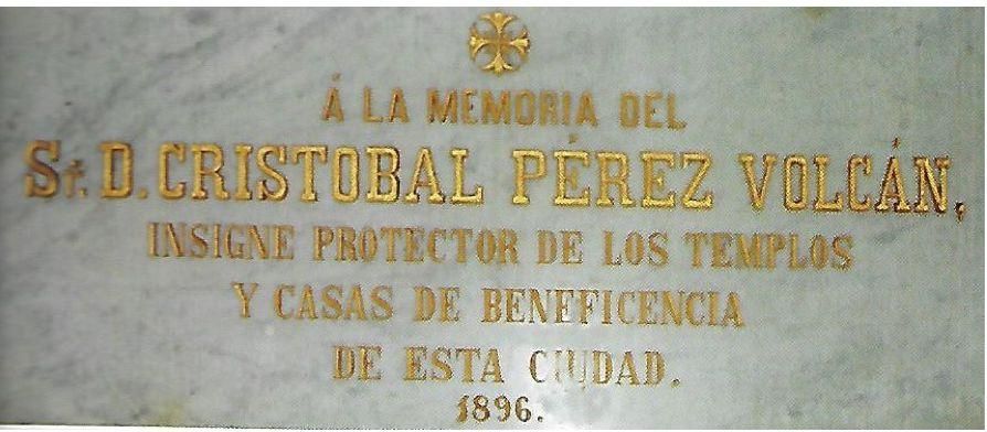 Placa a la memoria de Cristóbal Pérez Volcán.