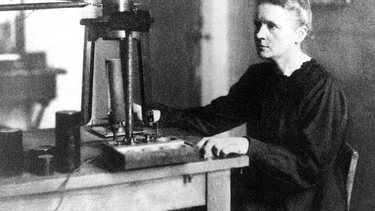 A pesar de la campaña difamatoria, Marie Curie se mantuvo centrada en su trabajo, conservó el respeto de sus colegas y siguió investigando