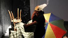 La española Sonia Carmona, en la presentación de la obra "De profunda digntitatis" en Budapest, en el festival "Héroes Romaníes" de 2018, una de las piezas que se retransmitirán online ahora durante la edición del único festival internacional de teatro gitano del mundo, que este año se desarrolla de forma virtual debido a la pandemia.