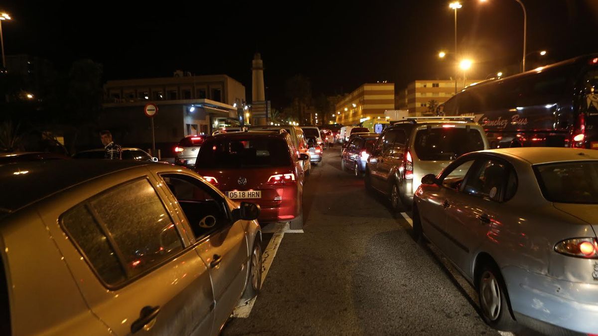 FOTOGALERÍA | Atasco en la plaza de Belén María la víspera de Reyes