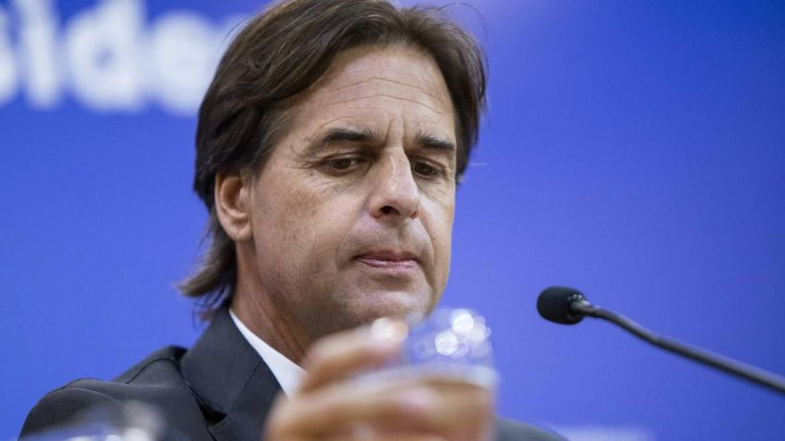 Uruguay: se filtran los chats del excustodio de Lacalle Pou y la oposición habla de "escándalo"