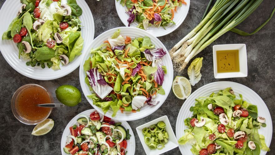 Ensaladas, ¿qué ingredientes incluir para que resulten realmente ligeras?
