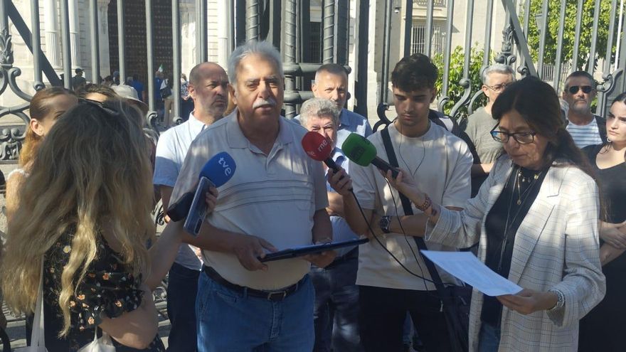 Profesores y memorialistas lamentan la "inacción" de la Universidad de Sevilla ante la simbología franquista