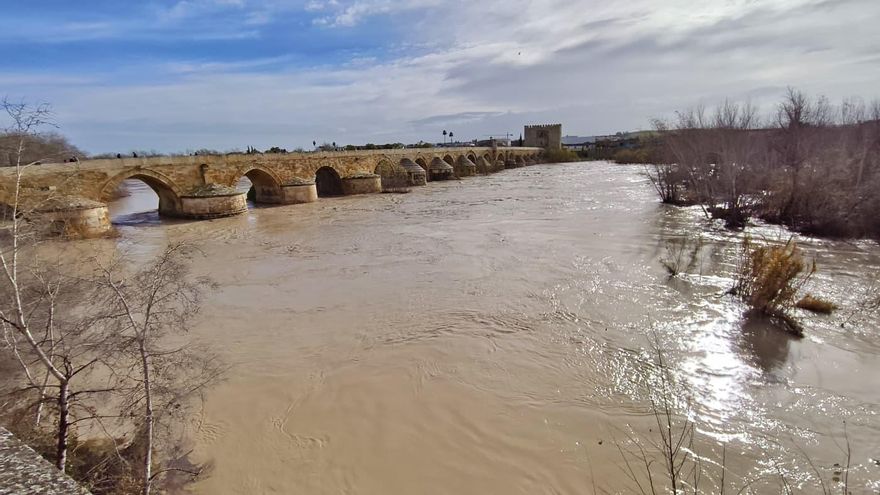 El aumento del caudal del río Guadalquivir en Córdoba
