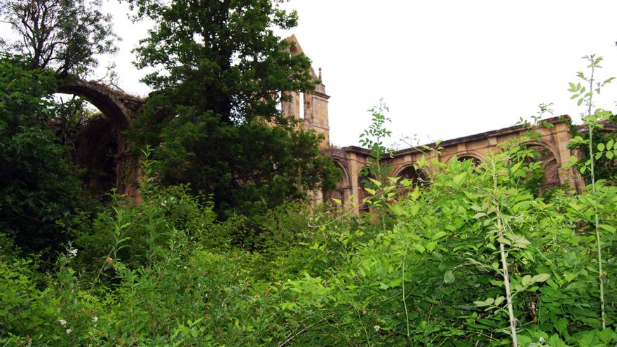 Claustro del monasterio, hace década y media, antes de la recuperación