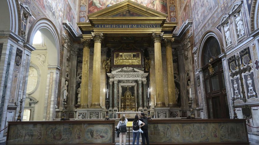 Los otros papas enterrados fuera del Vaticano: estos son algunos lugares que acogen tumbas de pontífices