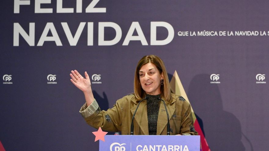 La presidenta del PP y de Cantabria, María José Sáenz de Buruaga, en la comida de Navidad del partido