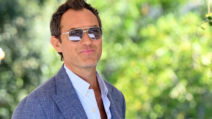 Jude Law compone un ajustado Putin sin recurrir a prótesis, tan solo con una peluca