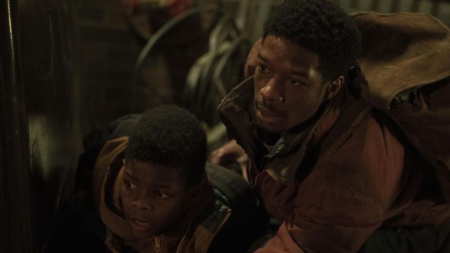 Lamar Johnson y Keivonn Woodard en 'The last of us'