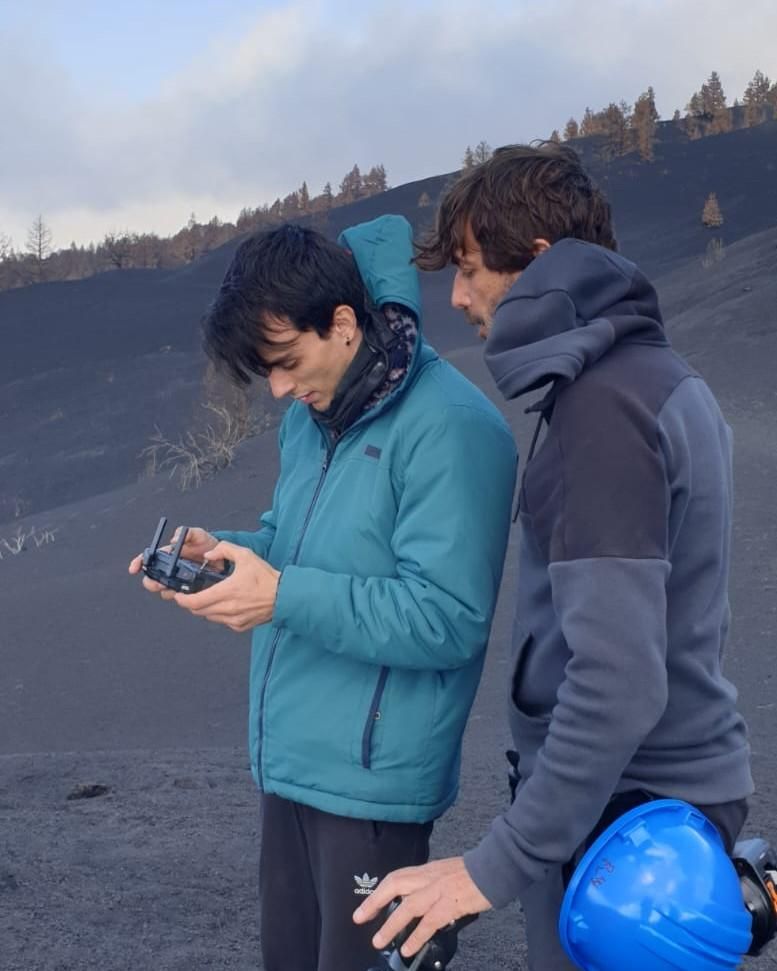 Estudiantes canarios estrenarán en La Palma un documental que “da voz a los héroes de la información” en la erupción del Tajogaite.