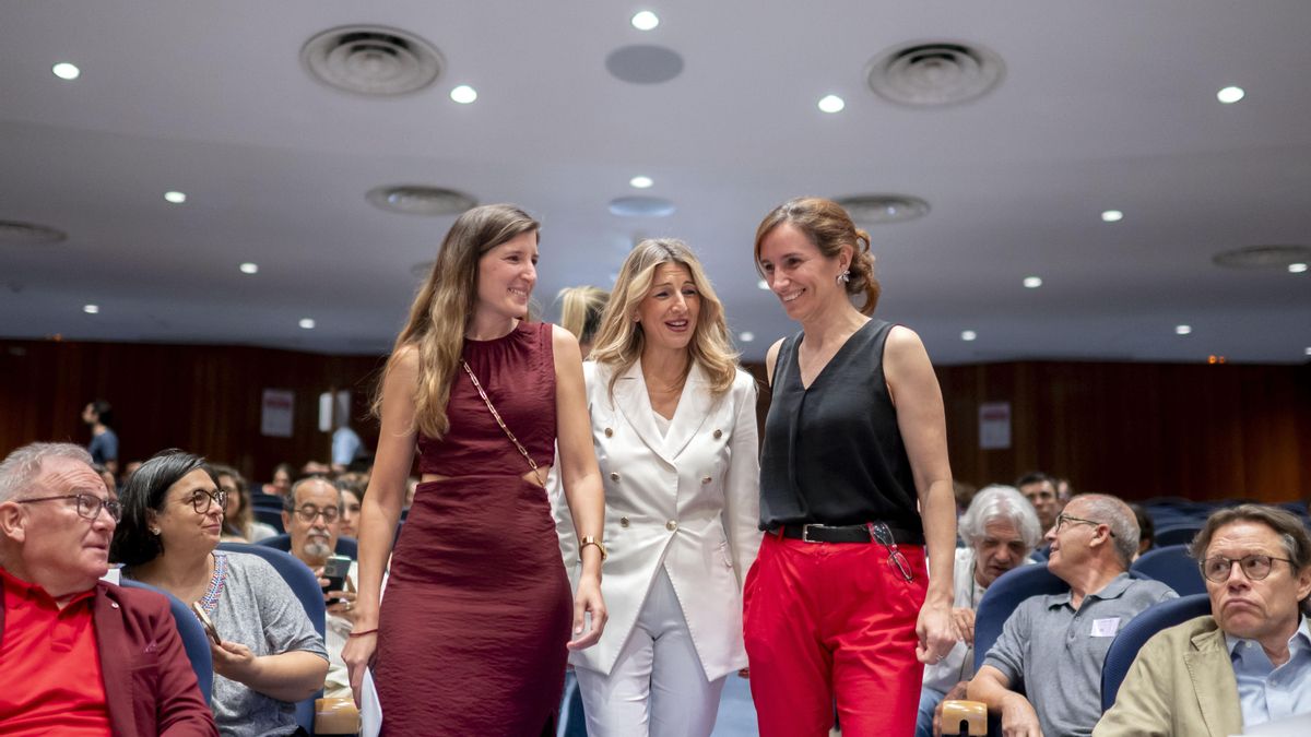 De izda a derecha: Belén González, Comisionada de Salud Mental; Yolanda Díaz, vicepresidenta segunda del Gobierno; y Mónica García, ministra de Sanidad.
