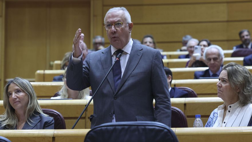 Archivo de octubre de 2025 del senador del PP Javier Arenas, durante un pleno en la Cámara Alta, en Madrid.- EFE/ Kiko Huesca