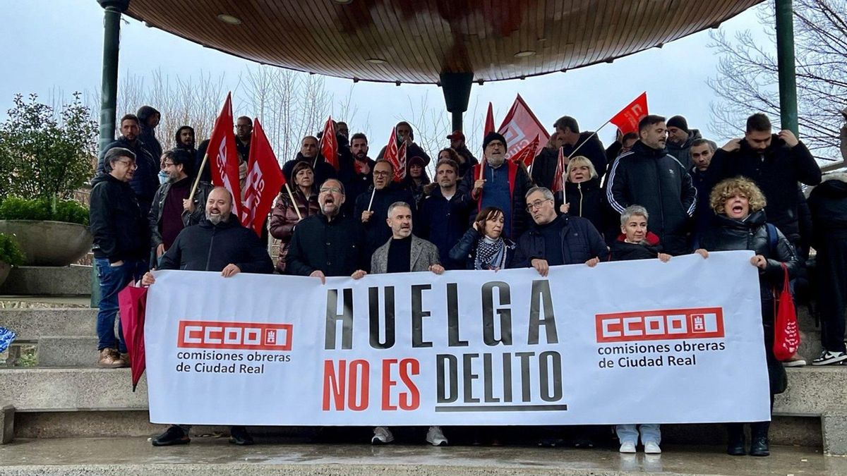 Concentración de CCOO en protesta por la detención de 16 trabajadores
