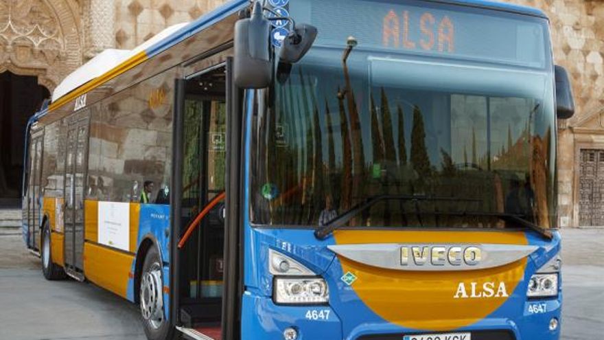 Los trabajadores de los autobuses de Guadalajara piden la dimisión de la alcaldesa y del concejal de Transporte