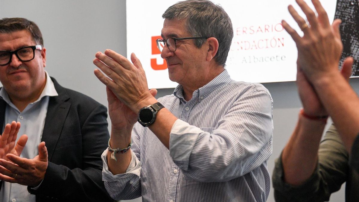Patxi López apela a los alcaldes del PSOE en Albacete "para defender lo que hace Pedro y lo que hace Emiliano"
