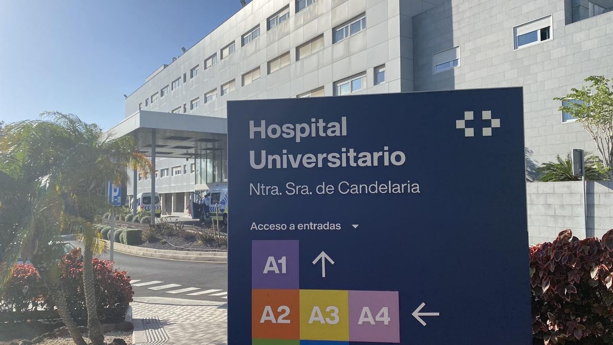 Entrada al centro hospitalario de La Candelaria, en Tenerife.
