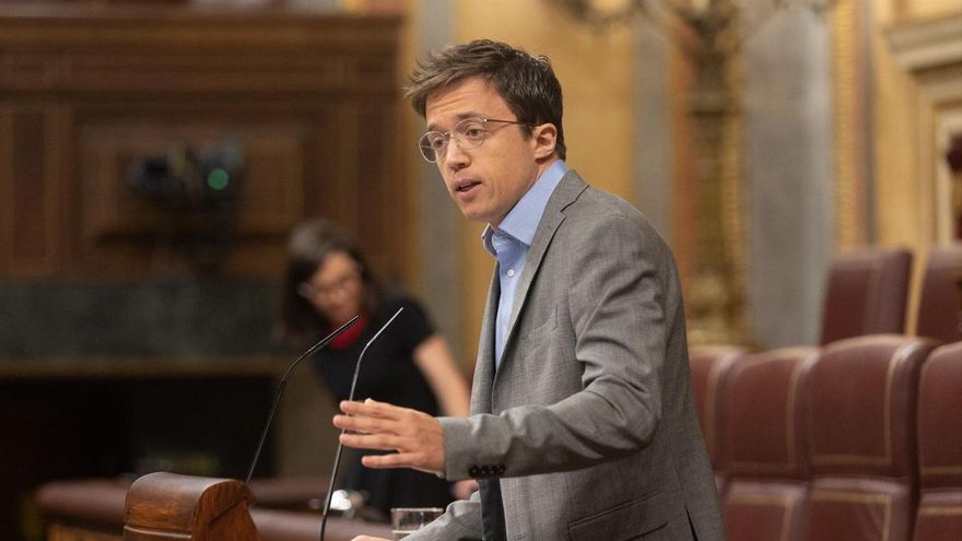El diputado de Sumar y líder de Más País, Iñigo Errejón, interviene durante una sesión extraordinaria en el Congreso de los Diputados, a 17 de julio de 2024, en Madrid (España).