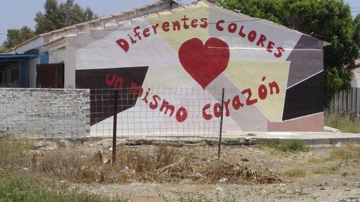 Políticos y expertos sociales abordan la solución para las más de 200 familias que viven en Los Asperones