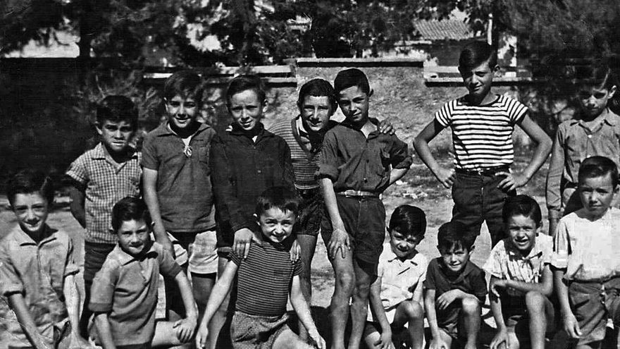 Niños de la escuela de Valmuel, 1964