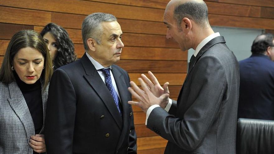 Vox se erige en portavoz del Gobierno de Guardiola y anuncia la derogación de la ley de Memoria Histórica este año