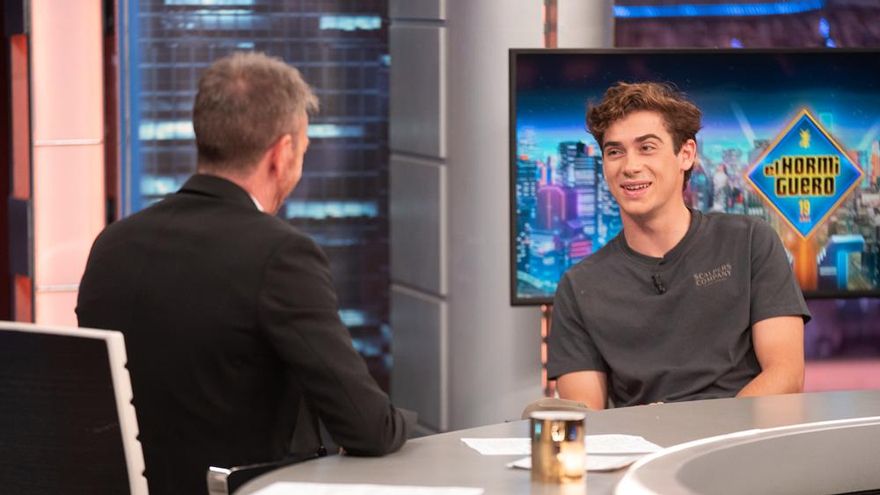 El piloto de F1 Colapinto entró al juego de 'El Hormiguero' con ironías a Motos y las hormigas: "¡Qué nombre de mierda!"