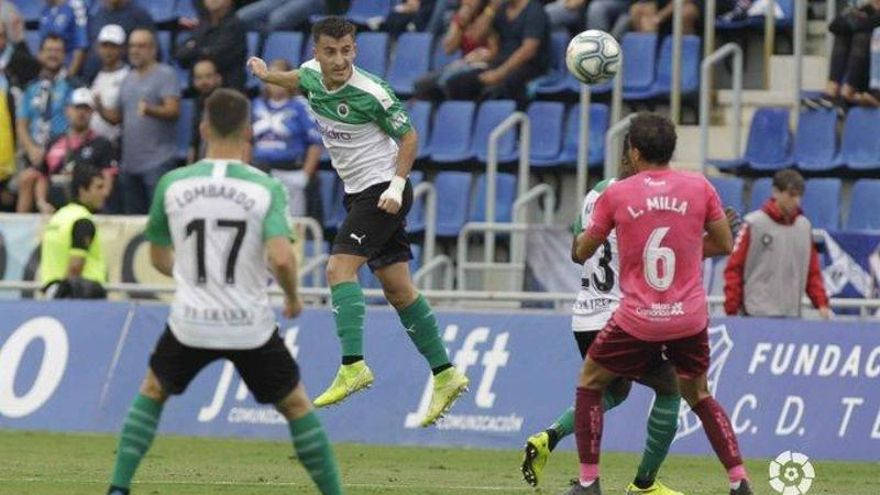 El CD Tenerife deja escapar la victoria y entra en zona de descenso
