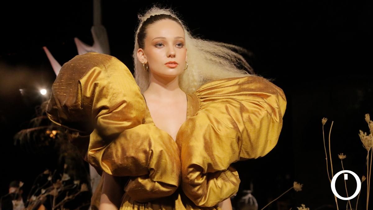 Desfile de la nueva colección de Hugo Clavelina