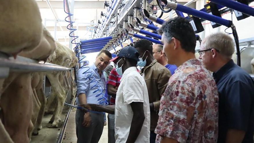 El consejero con los alumnos