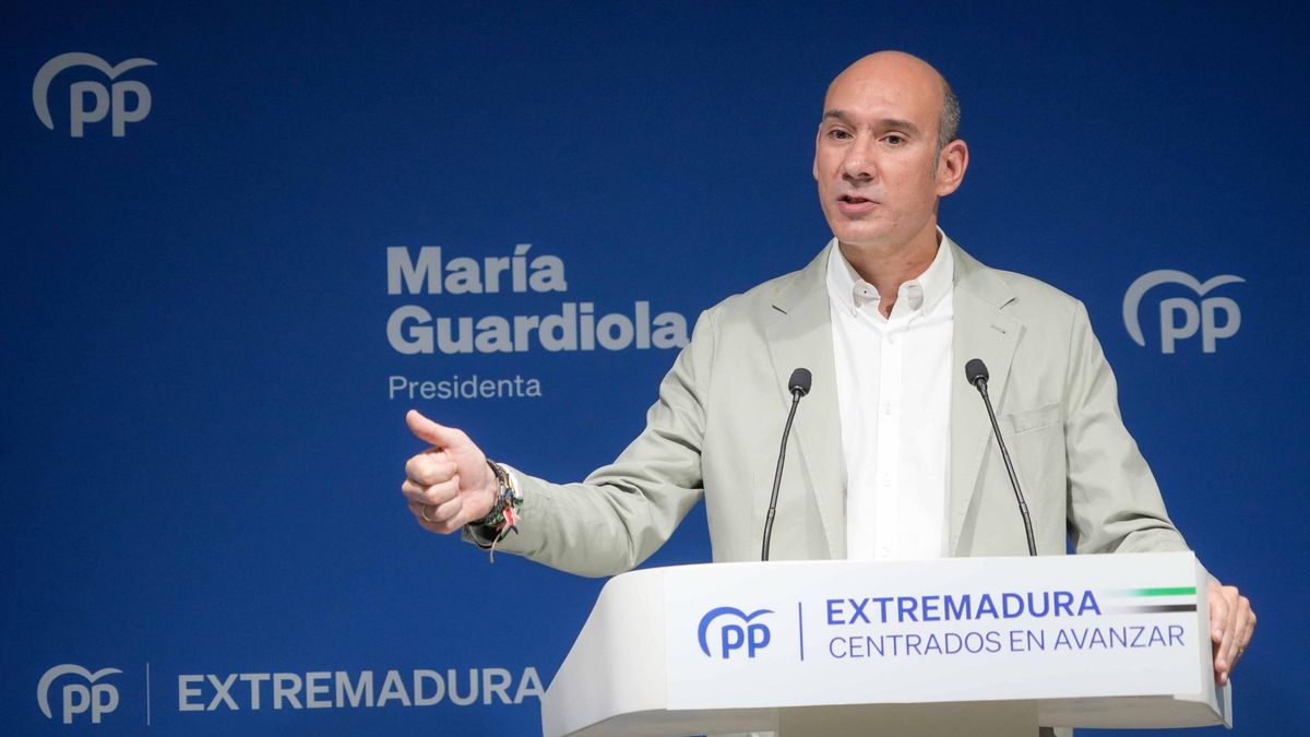 El portavoz del PP de Extremadura, José Ángel Sánchez Juliá, en la rueda de prensa de este lunes