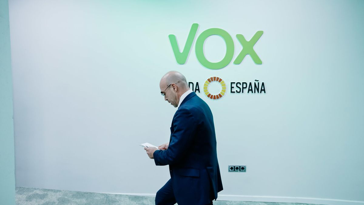Archivo - El portavoz del Comité de Acción Política de Vox, Jorge Buxadé