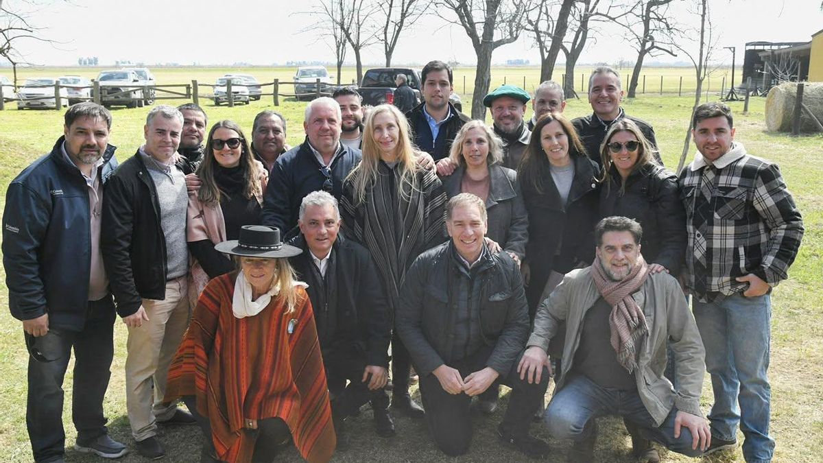 Karina Milei; el titular bonaerense de LLA, Sebastián Pareja; Santilli y dirigentes provenientes del PRO coincidieron en el cierre de la octava edición de “Bien Montados”.