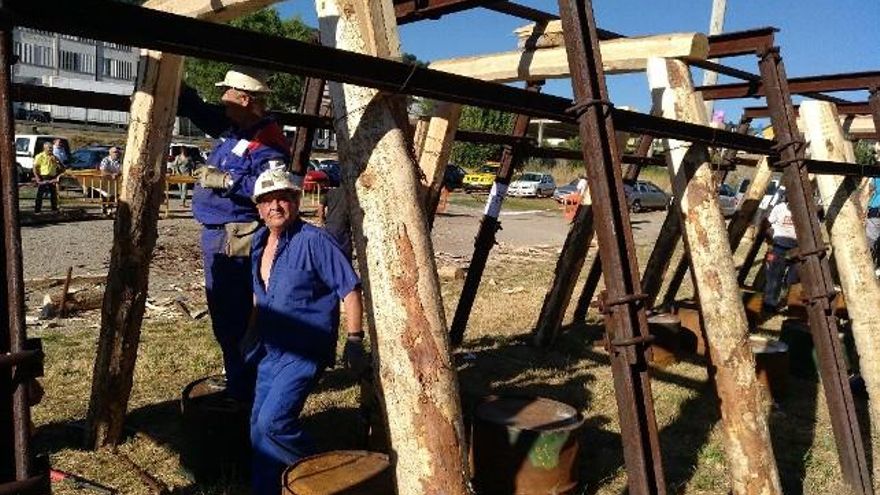 Los entibadores en el concurso de la romería.