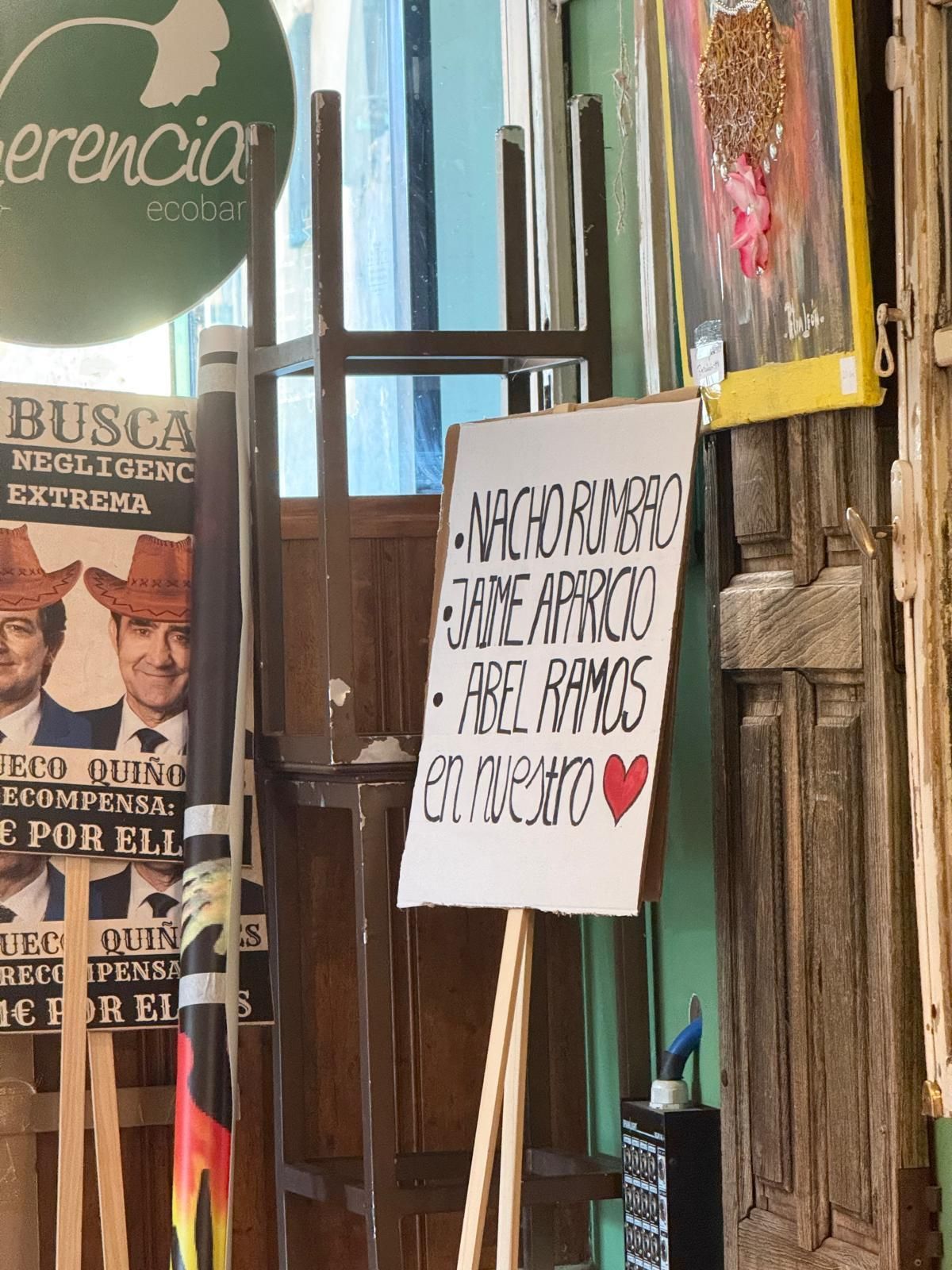 Carteles de la protesta berciana por los daños y muertos en los incendios de agosto en León y todo el oeste.