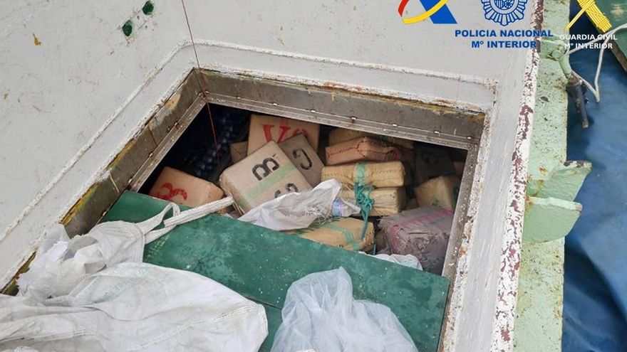 Fardos de droga hallados en el barco