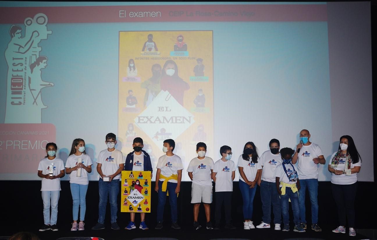 Alumnos del CEIP La Rosa-Camino Viejo durante la entrega del premio. DOMINIC DÄHNKE