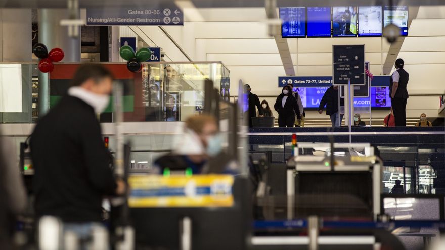 Pandemia y políticas de Trump demoraron el trámite de visas de inmigrantes