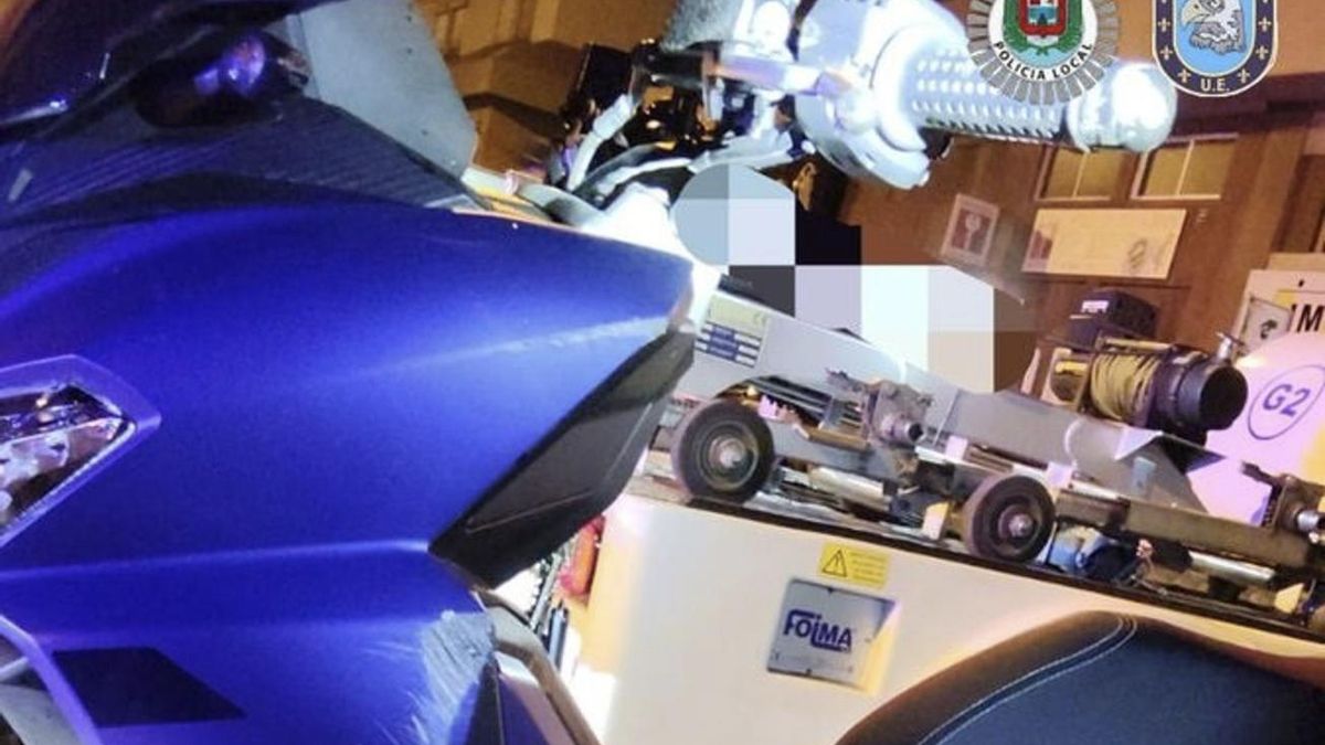 La moto, una vez interceptada.