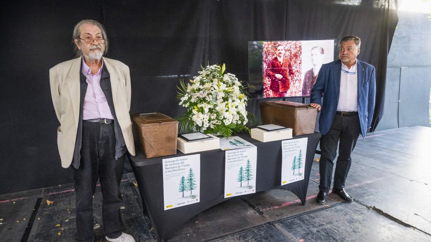 Los nietos de dos fusilados en el barranco de Víznar (Granada) reciben sus restos