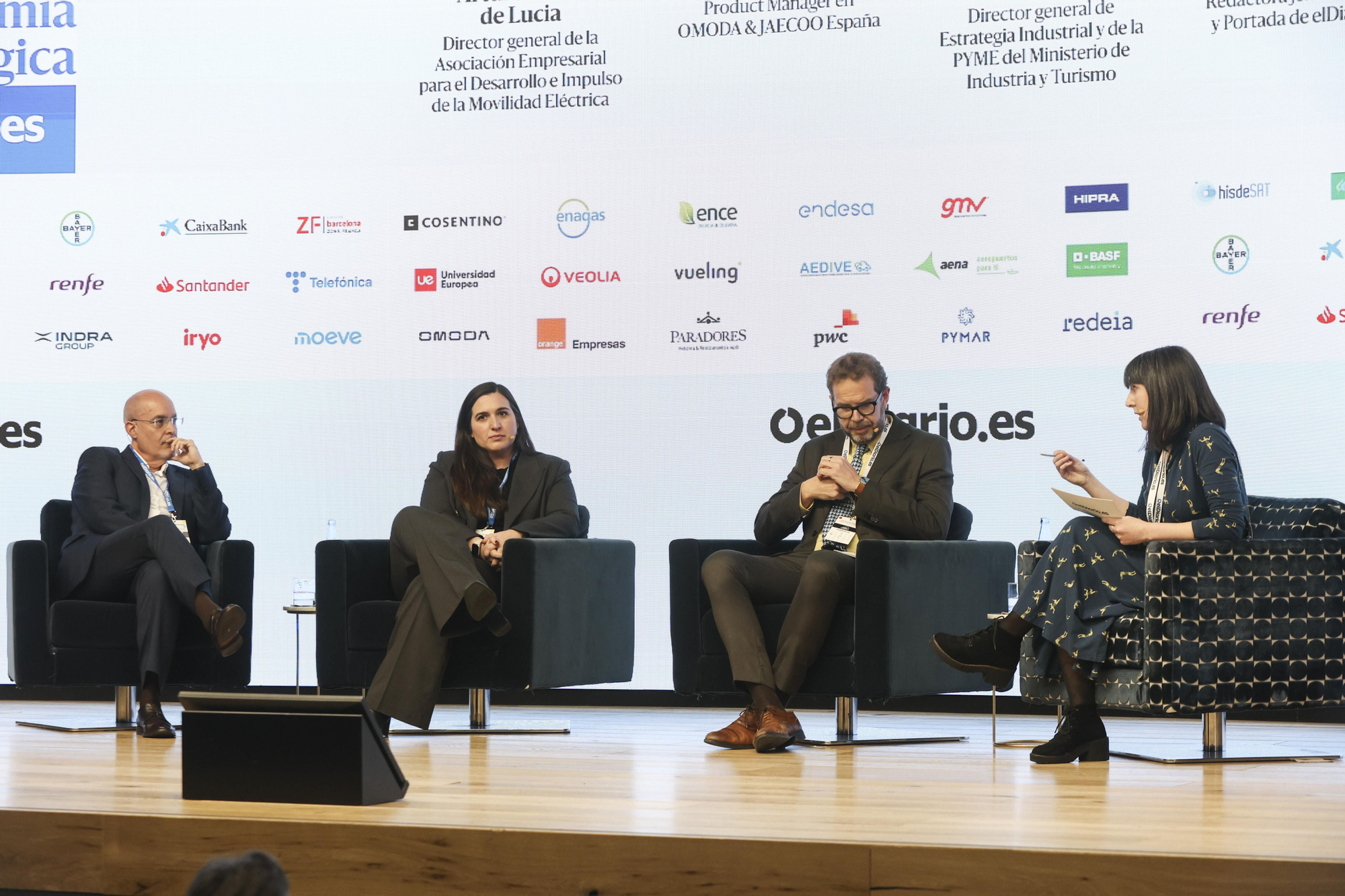 Mesa: 'Vehículo eléctrico y conectado: el camino hacia una movilidad sostenible'