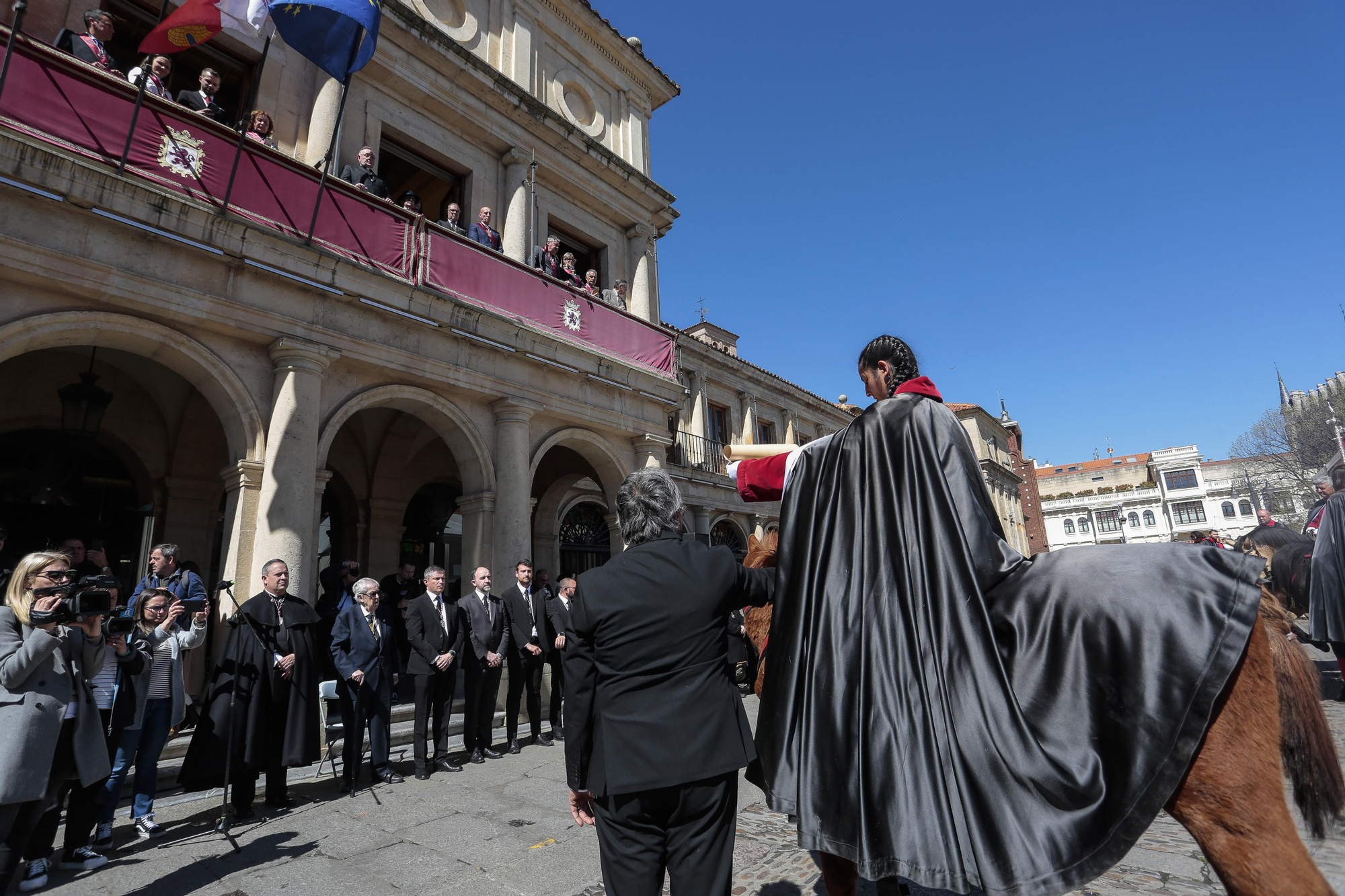 Más que Siete Palabras en el Pregón a Caballo de la Semana Santa de León