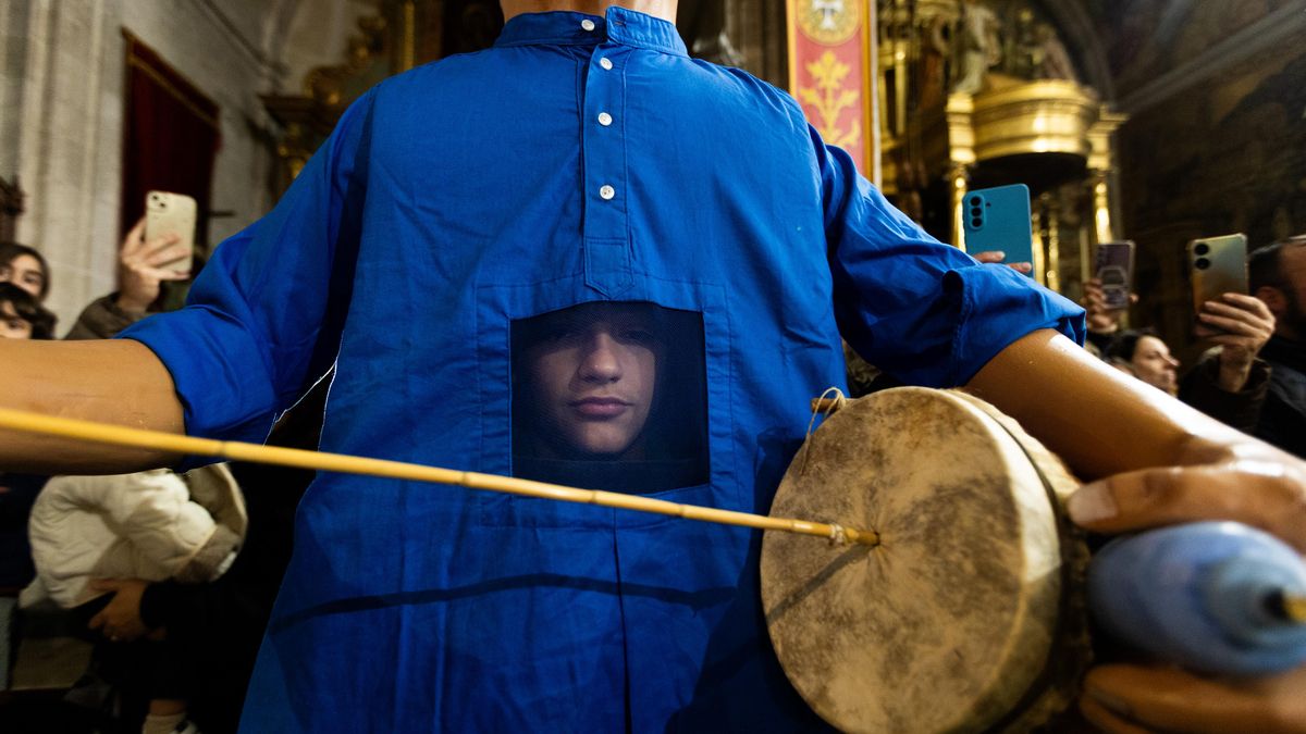 Un caparrot pobler dins de la parroquia de Sant Antoni Abat