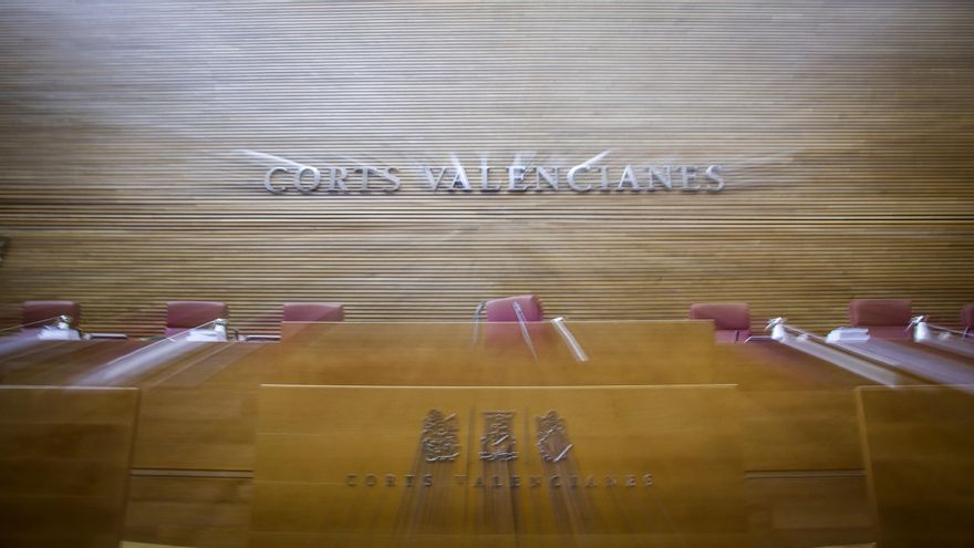 Compromís pacta con un exasesor una indemnización tras su despido del grupo parlamentario