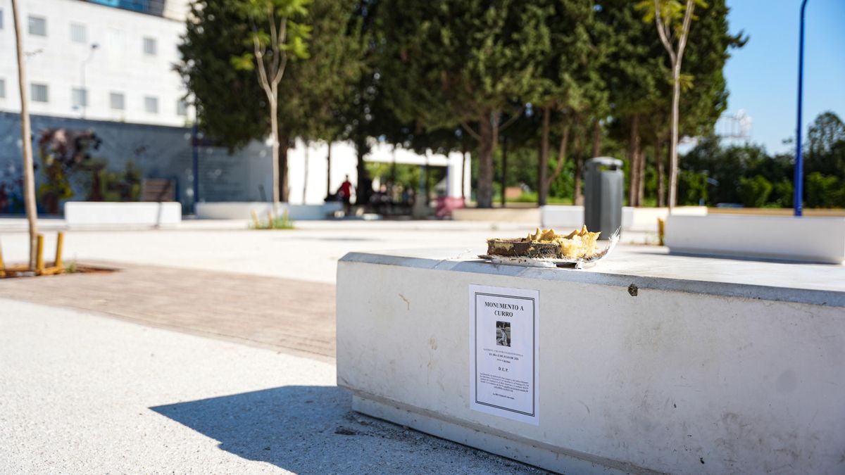 Curro desaparece de la Barqueta: roban la estatua de la mascota de la Expo 92 de Sevilla un mes después de colocarla