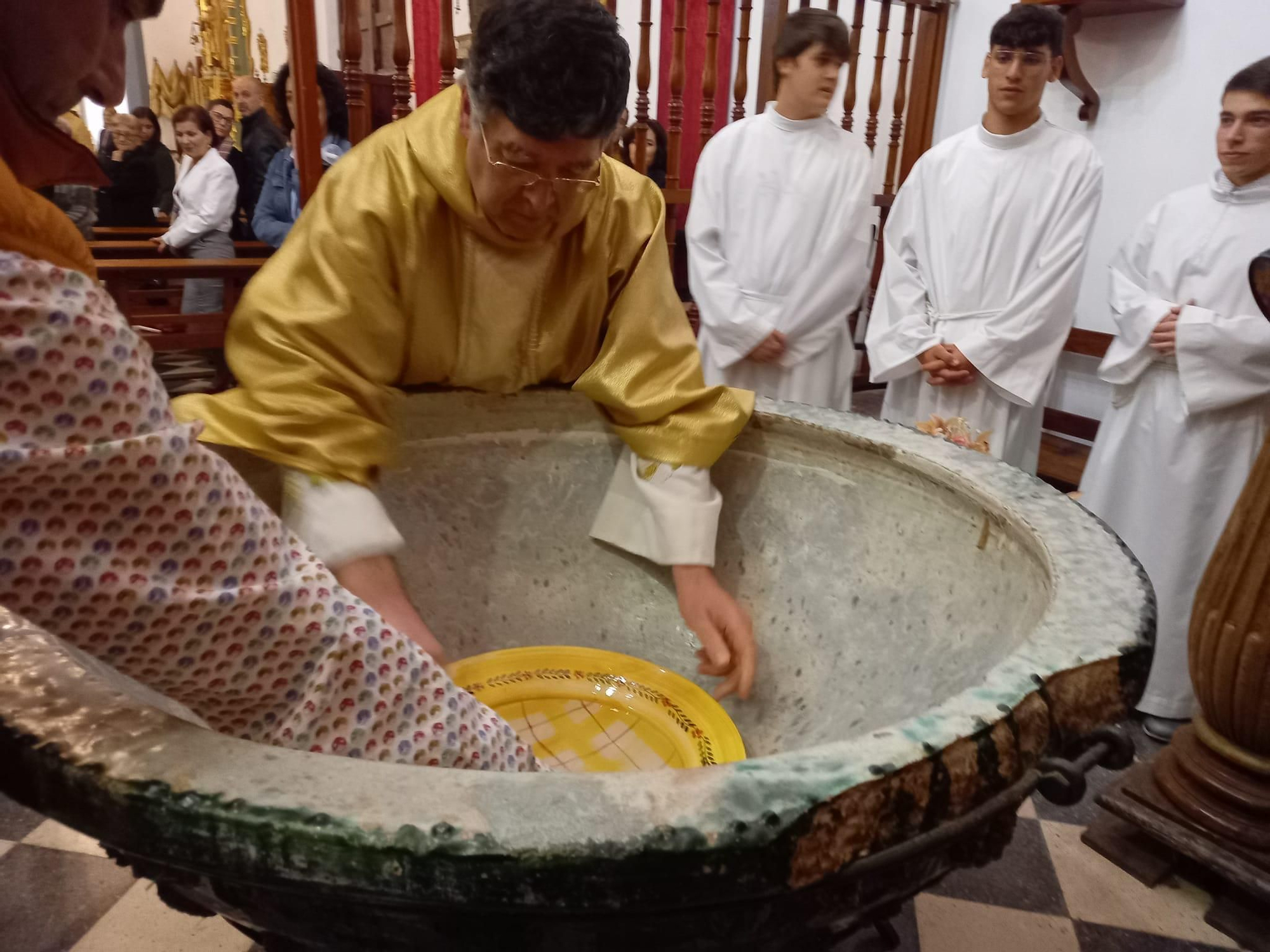 Pila de barro vidriado (s. XVI), San Pedro,  Breña Alta.