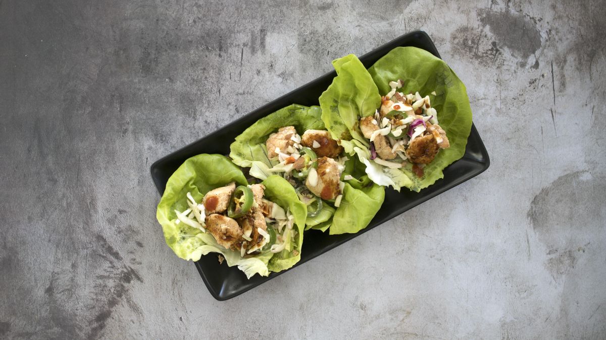 Rollitos de lechuga con pollo