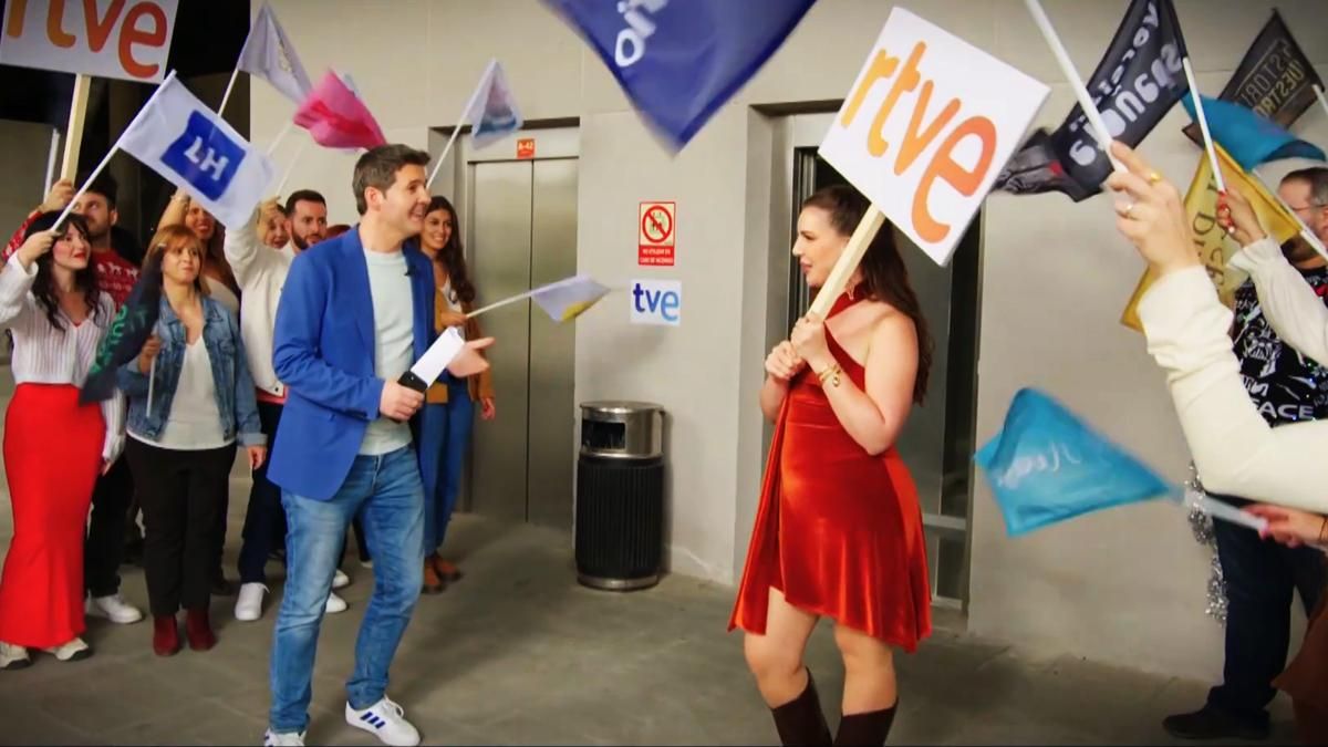 Jesús Cintora e Inés Hernand en la protesta de 'Telepasión' en defensa de RTVE