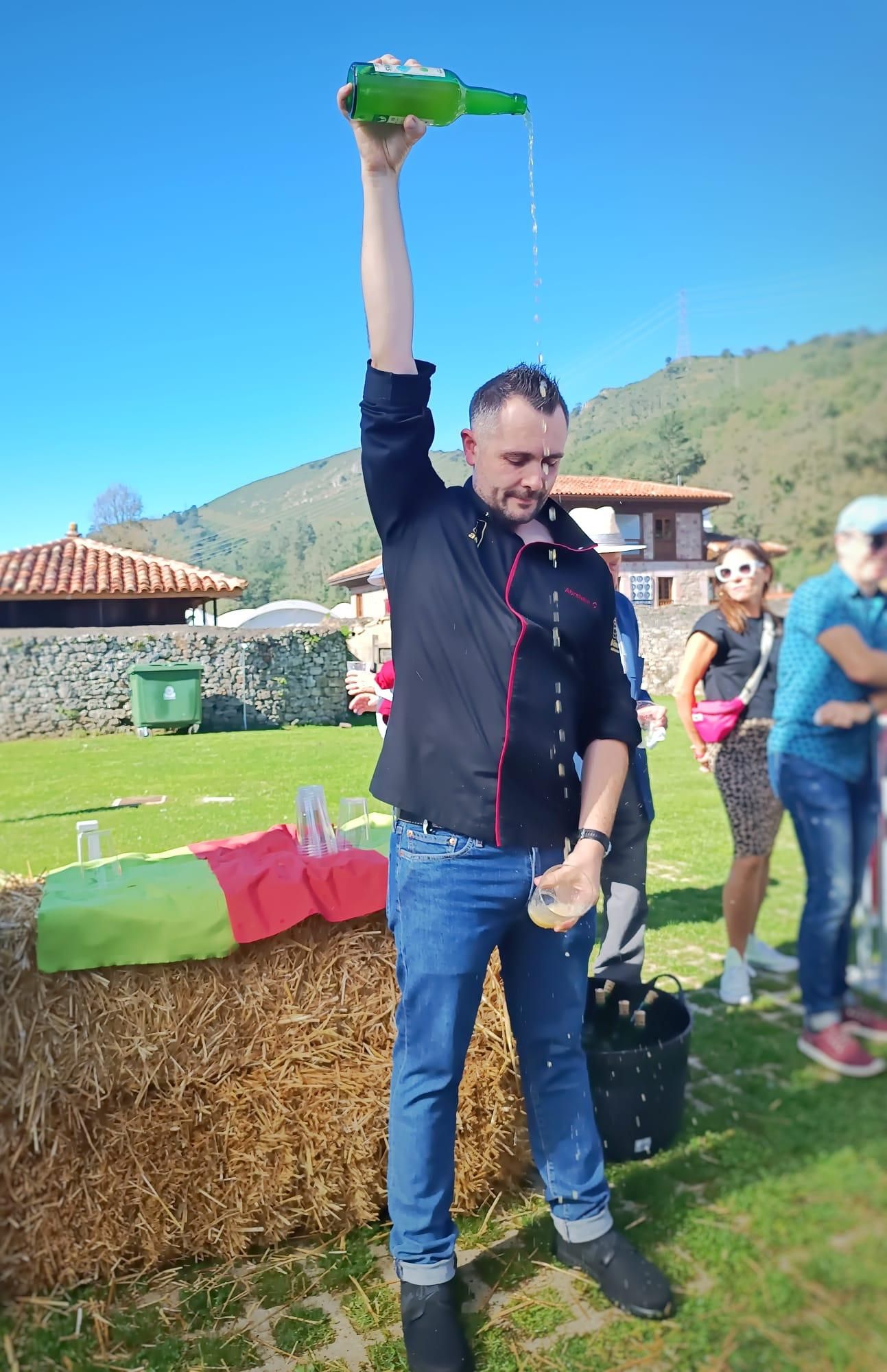 C mo Escanciar Sidra Para Disfrutarla Sin Enfadar A Los Asturianos 