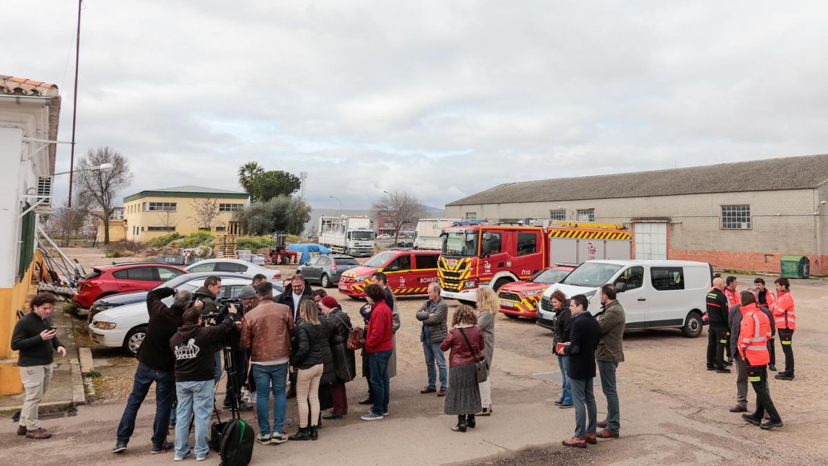 Hablando del proyecto en el lugar donde se hará el parque nuevo