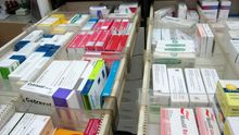 El gobierno publica los precios de los medicamentos financiados, pero sigue ocultando cómo los ha negociado con la industria